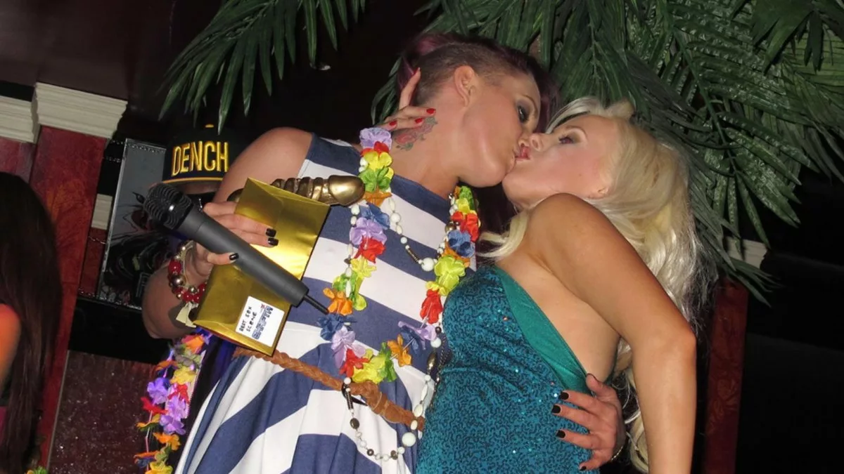 Pornô lésbico foi o tipo de pornô mais buscado de 2016